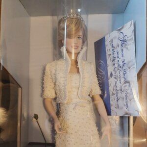 The Franklin Mint Diana Princess of Wales Portrait Doll White Dress
